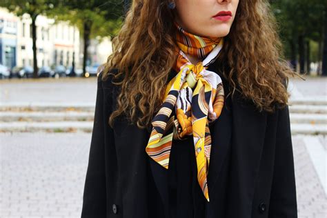 comment nouer un foulard hermes
